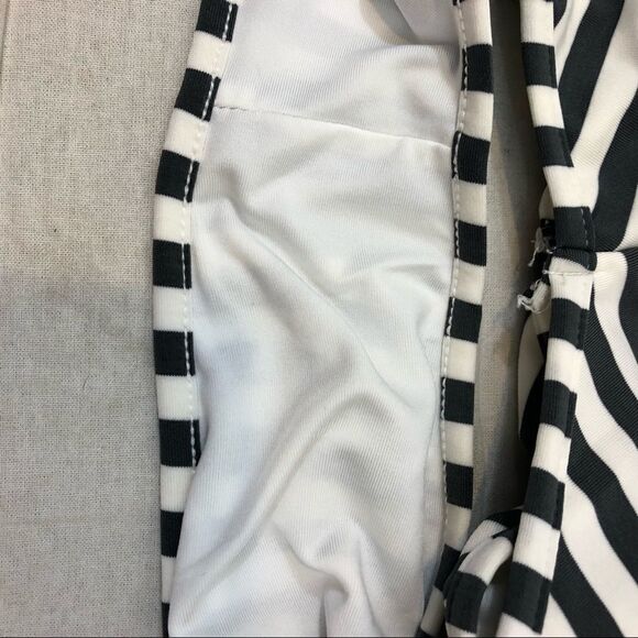 Unbranded Grey and White Striped Bikini Medium - Picture 6 of 11